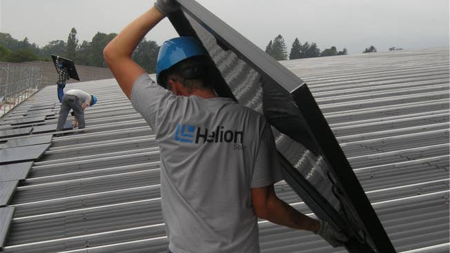 Die Monteure der Helion Solar AG haben alle Hände voll zu tun.