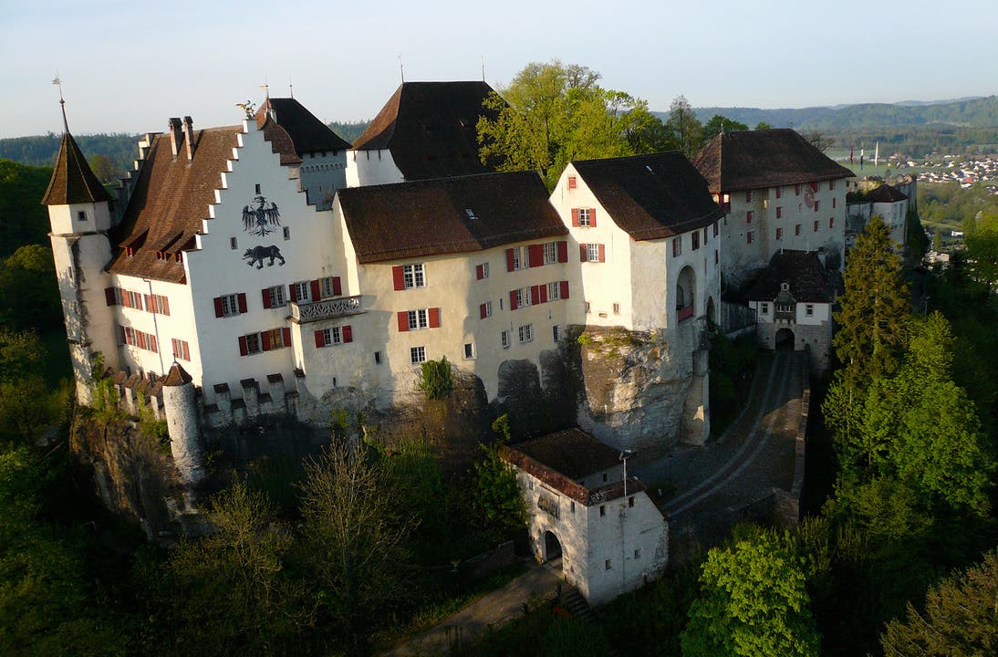 Nach der Eroberung des westlichen Aargaus durch die Stadt Bern 1415 diente das Schloss Lenzburg als Sitz der Berner Landvögte...