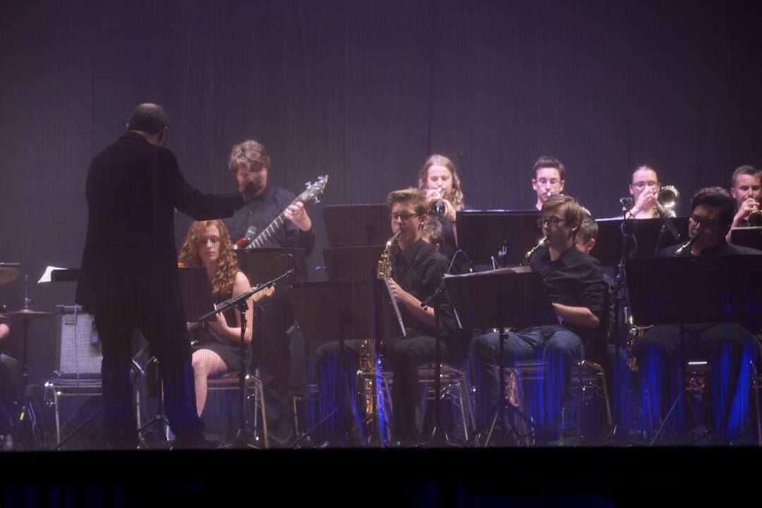 Die Kanti Big Band und ein A-Cappella-Ensemble gaben dem Anlass einen feierlichen Rahmen.