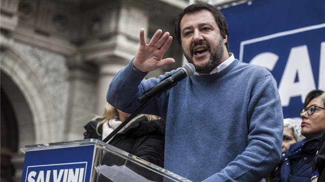 «Ich pfeif drauf!» – Lega-Chef Salvini verhöhnt Regierung und Justiz. Imago