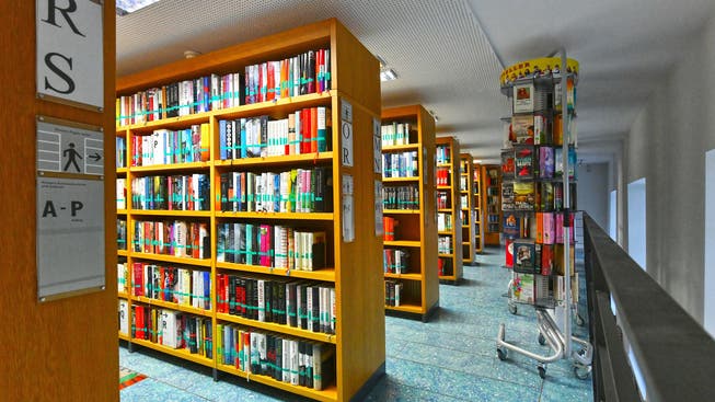 Sie glänzt mit wenig einladender Atmosphäre und düsterem Ambiente: die Stadtbibliothek Olten.