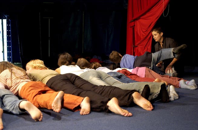 Schüler des heilpädagogischen Schulzentrums Solothurn proben für eine Zirkusaufführung.