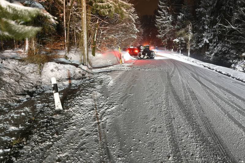 Maienfeld (GR), 19. März Am Montagabend ist es auf der schneebedeckten Luzisteigstrasse zu einem Selbstunfall gekommen. Eine Person wurde leicht verletzt.