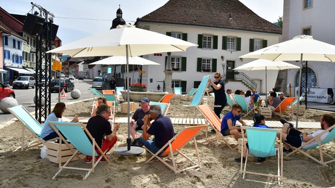 Die Balsthal Beach sorgt auf dem Kornhausplatz anlässlich der 1050-Jahr-Feier der Gemeinde bis zum 21. Juli für Ferien-Feeling.