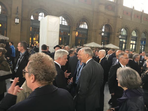Besammlung zur offiziellen Eröffnung des Sechseläutens im Zürich HB.