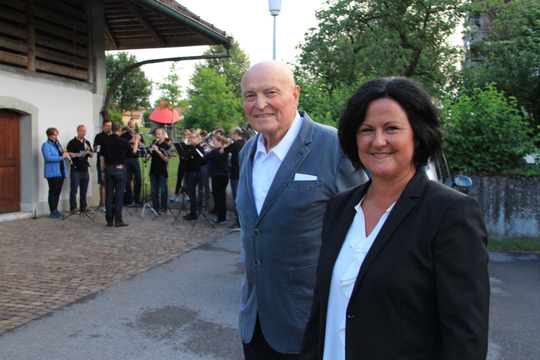 Marianne Meister mit Bernhard Jöhr, Vizegemeindepräsident.