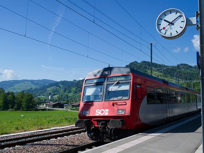 Die Schweizerische Südostbahn SOB möchte per Ende 2020 zwei Linien für die SBB fahren, darunter die Gotthard-Panoramastrecke. (Archivbild)