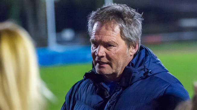 Andreas Zürcher, Trainer der FC Aarau Frauen, wartet mit Anspannung auf die Bekanntgabe des Neunkirch-Entscheids