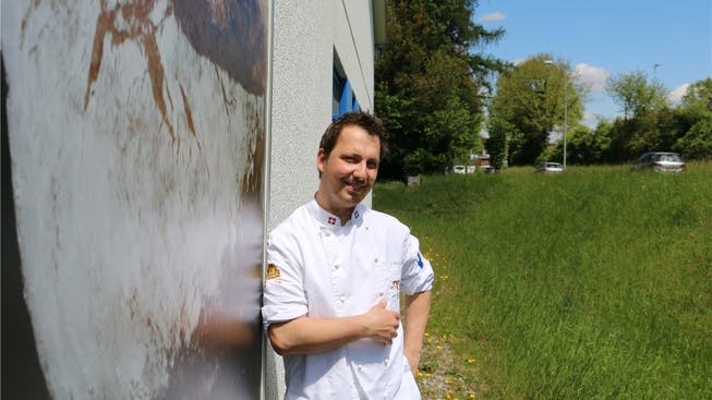 Gregor Maier ist Produktionsleiter der Bäckerei Maier in Laufenburg und könnte schon bald als bester Lehrmeister in seinem Beruf gekürt werden.Dennis Kalt