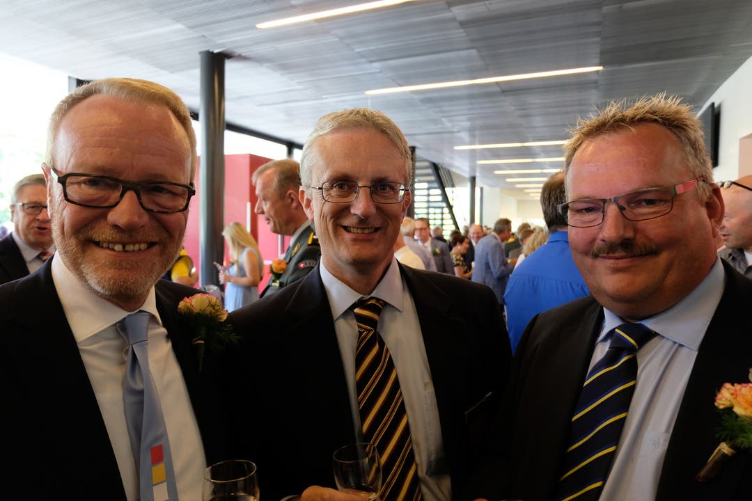 Nationalrat und OK-Präsident Hans Egloff (SVP), hier mit Luca Filippini, dem Präsident des Schweizer Schiesssportverbands und Heinz Meili, Präsident des Zürcher Schiesssportverbands.