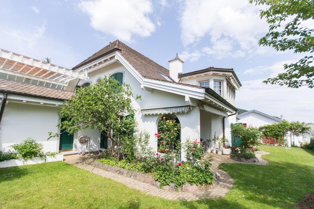  Ein kroatisches Zahnarztpaar entwarf das Haus vor 30 Jahre selbst: Die Landhausvilla in Geroldswil wartet auf einen neuen Besitzer.
