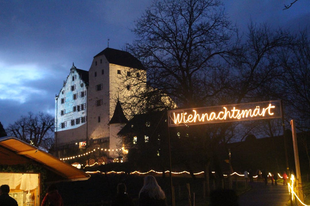 Weihnachtsmarkt auf dem Schloss