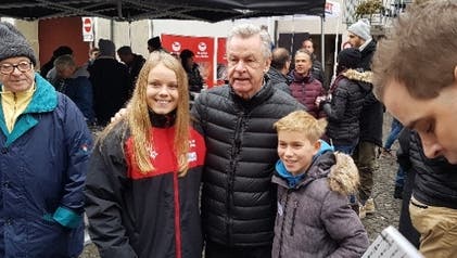 Ottmar Hitzfeld am Weihnachtsmarkt in Aarau - zugunsten meinstadion.ch