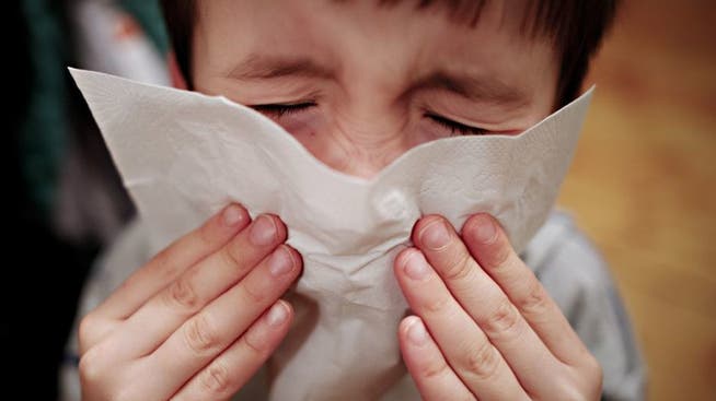 Weiterhin sind Kleinkinder bis vier Jahre am stärksten von der Grippe betroffen. (Symbolbild)