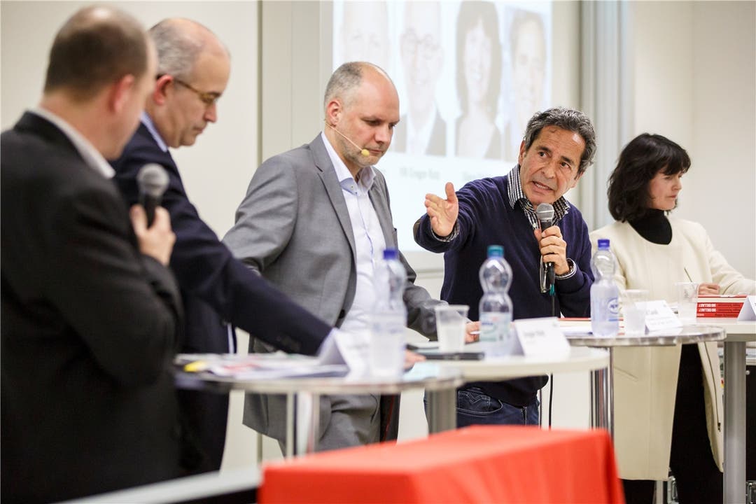 Christian Riesen, Gregor Rutz, Rolf Cavalli (Moderation), Roger Schawinski und Diana Stärkle (von links) diskutierten in Grenchen über «No Billag».