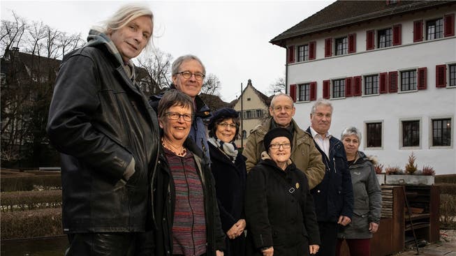 Ruth Vogler (Zweite von links) und das Team der Offenen Kirche Region Olten im Klostergarten anlässlich der Kunstpreisverleihung der Stadt Olten.