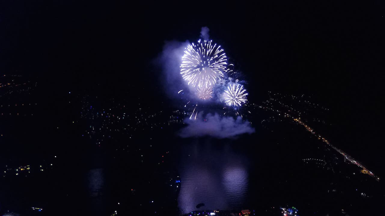 Big Bang 2017 in Biel Das 1. Augustfeuerwerk in der Bieler Seebucht am 31. Juli mit Musikbegleitung