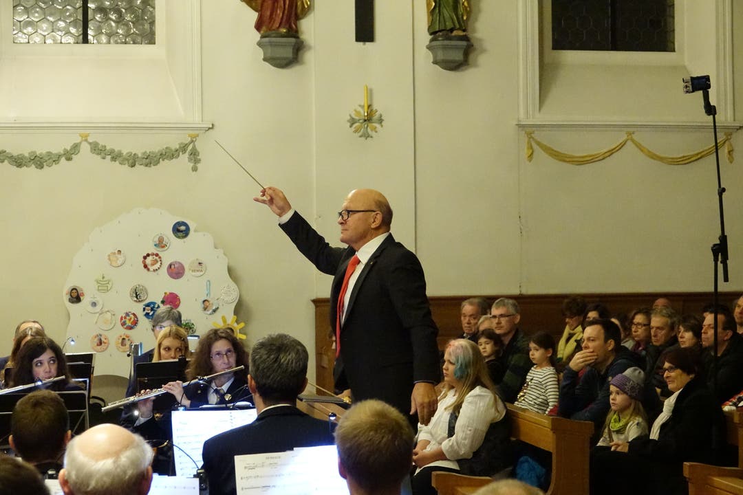 Dirigent Herbert Wendel beendet seine Karriere und gibt ein berührendes Konzert mit der Musikgesellschaft Fislisbach (Bild ub) 1