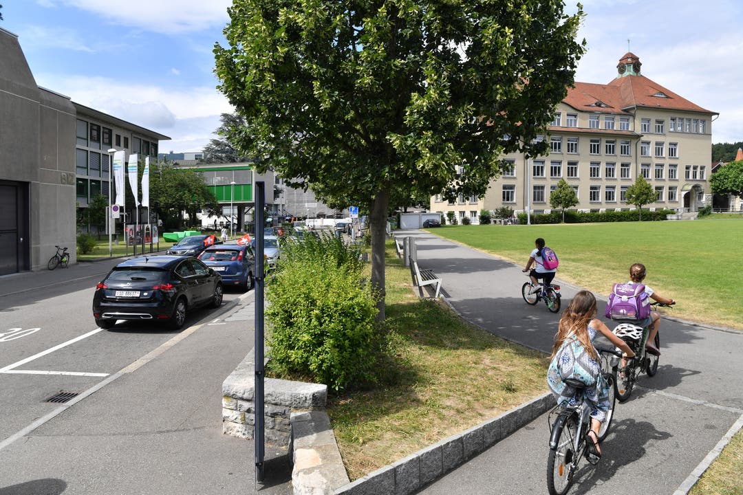 Neuer öffentlicher Platz zwischen Bifangmatte und Bifangstrasse.