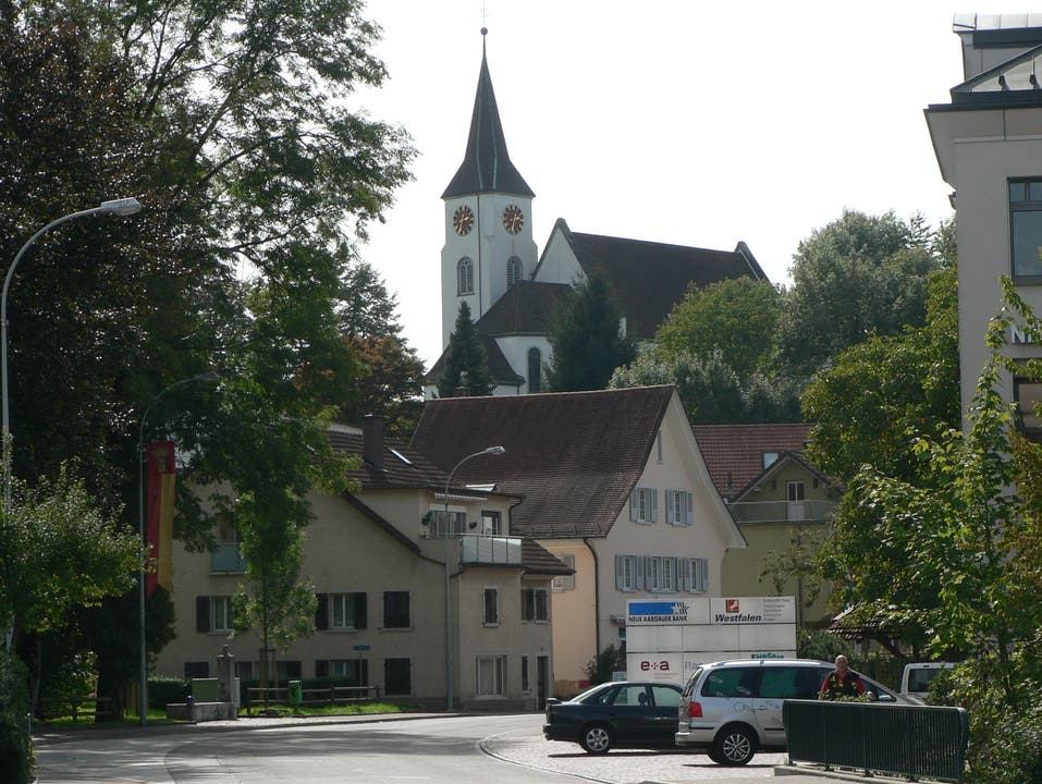 3 Kirchen stehen im Dorf (im Bild die christkatholische Kirche). Möhlin nennt sich denn auch das «Dorf der drei Kirchen».