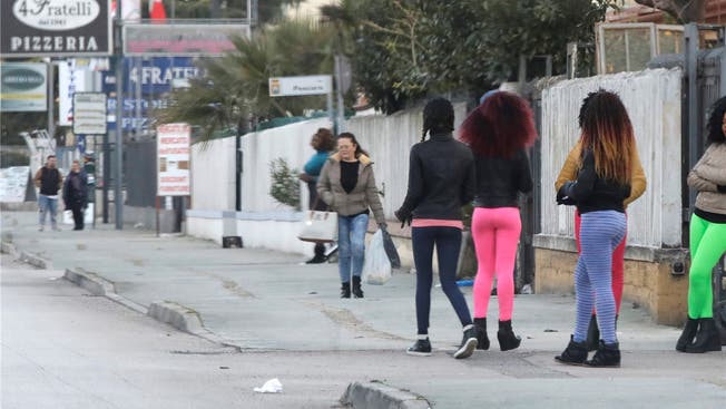 Nigerianische Prostituierte in Italien: Sie suchen häufig Schutz in der Schweiz.Alessandra Tarantino/AP/Keystone