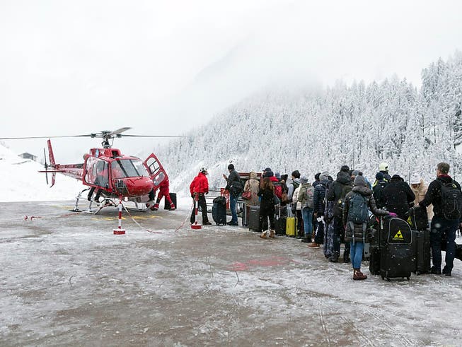 Zermatt war am Dienstag wegen des vielen Schnees nur aus der Luft erreichbar.