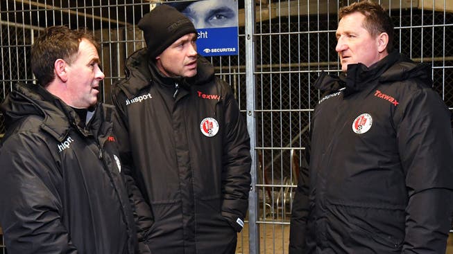 André Fimian (rechts) im Januar kurz nach seinem Amtsantritt beim FC Wangen, jetzt übernimmt Bejtush Rrustolli (m).