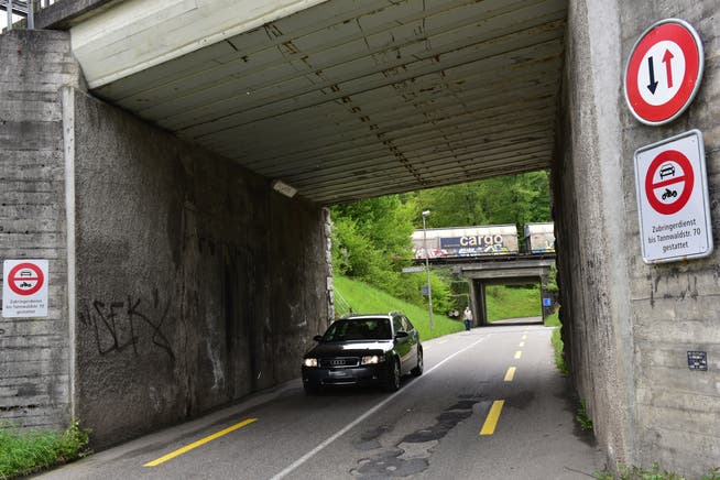 Verkehrsbeschränkungen auf der Tannwaldstrasse. (Archiv)