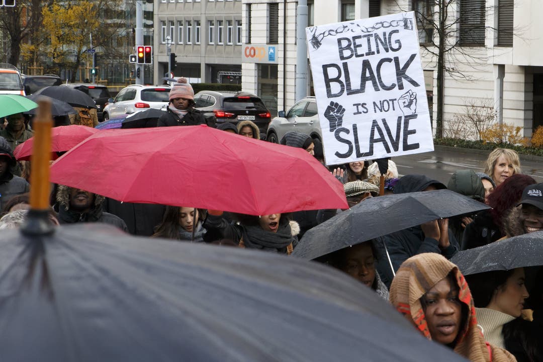 Auch in Genf haben Menschen am 25. November gegen die Sklavenauktionen in Libyen protestiert.