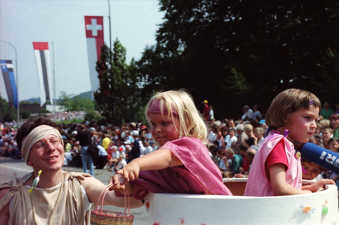 Der Umzug der Badenfahrt 1997 unter dem Motto La Badenfahrt.