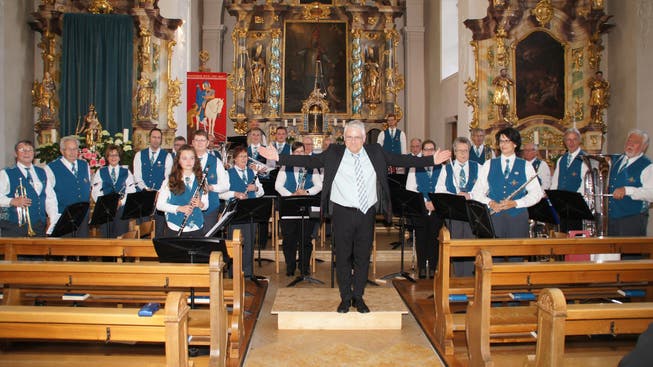 Die MG Fridau Egerkingen mit ihrem Dirigent Erich Hess bei ihren Frühlingskonzertes in der Kirche St. Martin.