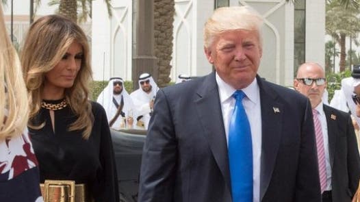 Donald Trump weilt auf seiner ersten Auslandsreise mit First Lady Melania (2.v.l.).