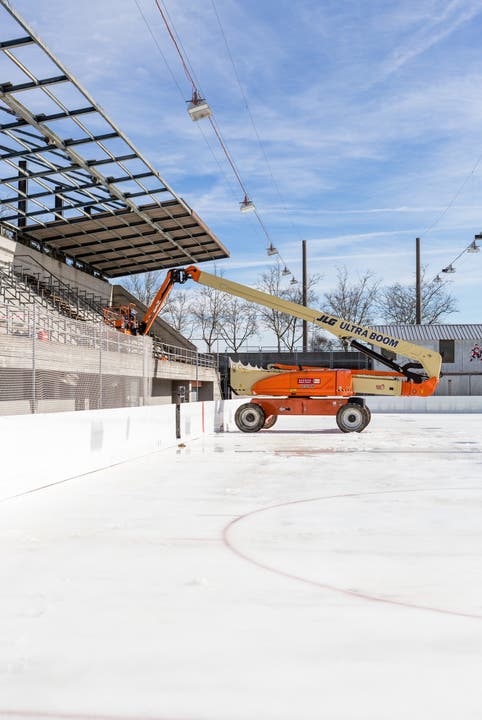 Spatenstich nach 12 Jahren Planung: Am 8. März sind die Sanierungs- und Umbauarbeiten für das Sport- und Erholungszentrum Tägerhard in Wettingen gestartet.