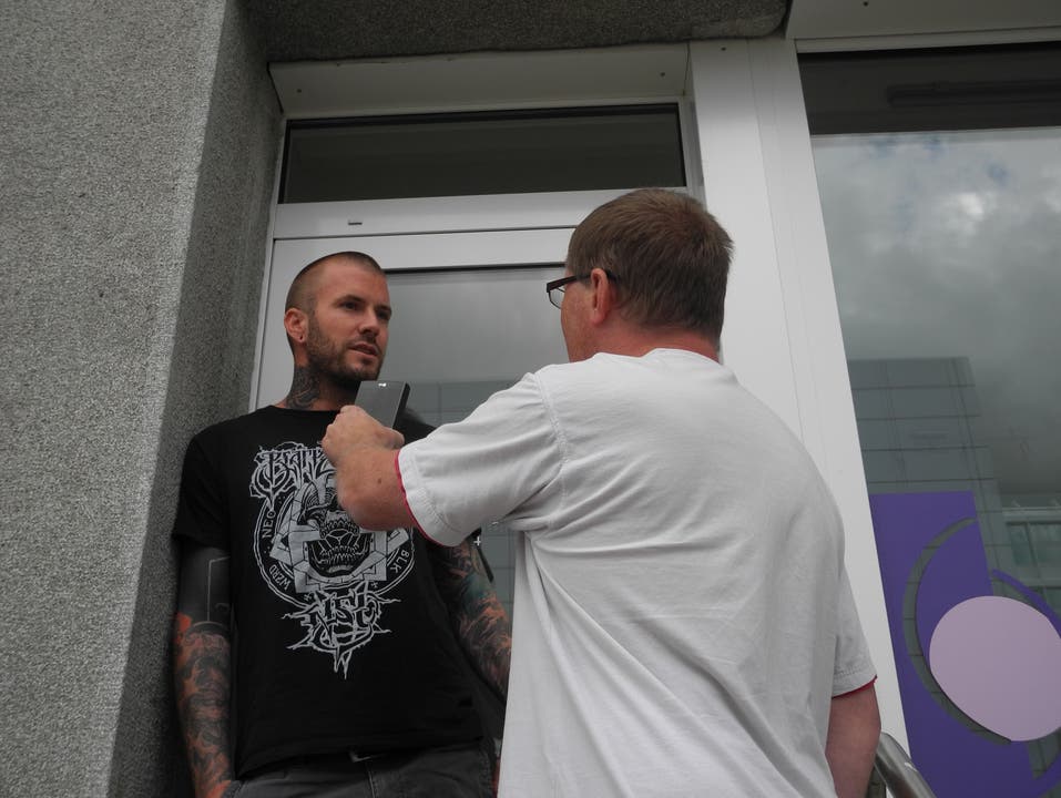 Sandro Spahn gehört das Tattoo-Studio im Hochparterre. Bei ihm haben die Polizisten die Tür aufgebrochen.