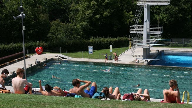 Sonne tanken und baden im Terrassenbad in Baden kostet ab nächstem Jahr mehr.
