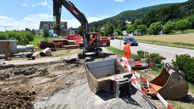 Die Umlegung der Kanalisation für den Neubau der IMP Bautest AG gestaltet sich aufwendiger als erwartet.