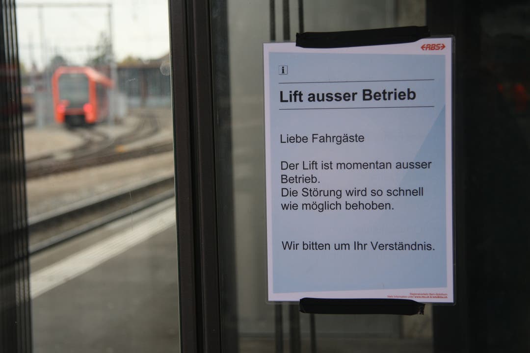Der Lift am RBS-Bahnhof ist wieder einmal ausser Betrieb.
