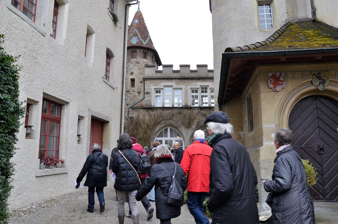Führung durch Muri-Amthof in Bremgarten Alle wollten sie den Muri-Amthof von innen sehen, aber nur 6x15 Personen, konnten Eintrittsbillette ergattern.
