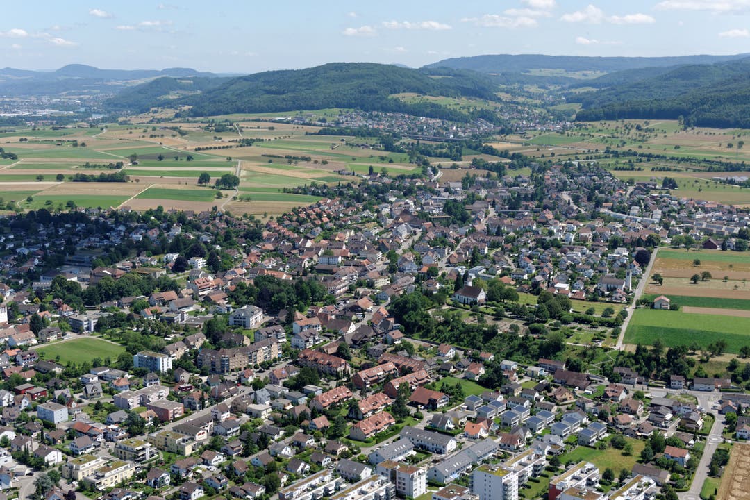 1879 Hektar umfasst der Gemeindebann von Möhlin. 469 Hektar davon sind Wald. Insgesamt leben 10 884 Einwohner im Dorf, davon sind 8152 Schweizer.
