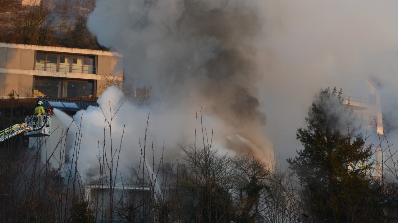 Als die Feuerwehr am Brandort eintraf, stand das Haus bereits in Vollbrand.