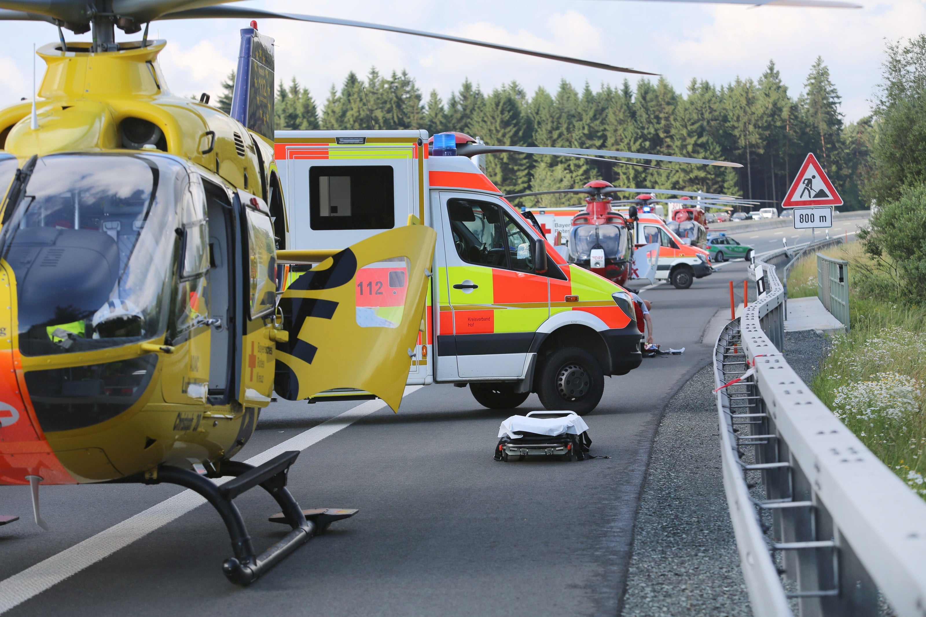 Deutschland - Schwerer Unfall In Bayern: Bus Komplett Ausgebrannt ...