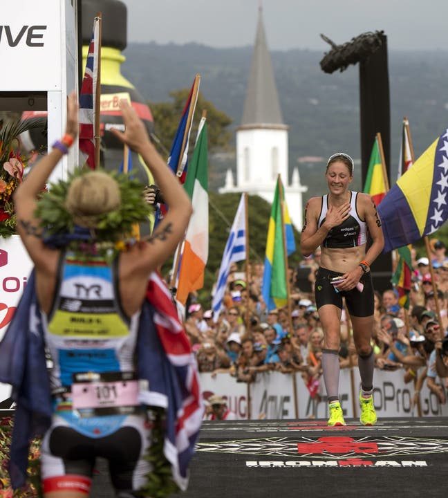 11. Oktober 2014: Daniela Ryf gibt ihr Debüt am Ironman Hawaii. Sie läuft in 9:02:57 als Zweite im Ziel ein. Die Solothurnerin muss sich nur um zwei Minuten von der Vorjahressiegerin Mirinda Carfrae (Au) geschlagen geben.