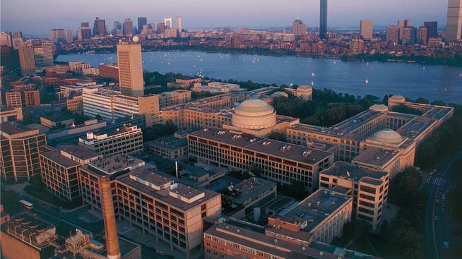 Blick auf die Technische Hochschule MIT in Cambridge/Boston. Big-Pharma und Start-ups liegen in Gehdistanz.