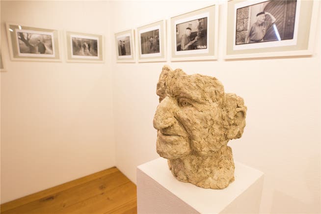 Die Büste des Dichters sowie eine Fotoserie aus seinem Leben sind in der Ausstellung im Räberstöckli zu sehen.