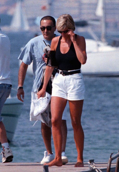 1997 Diana und ihr Partner Dodi Fayed wurden ständig von Paparazzis verfolgt. Grund für den schrecklichen Autounfall?