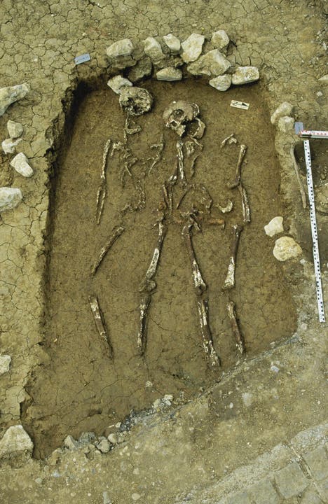 Das vermutliche Ehepaar wurde zusammen in einem Grab bestattet.