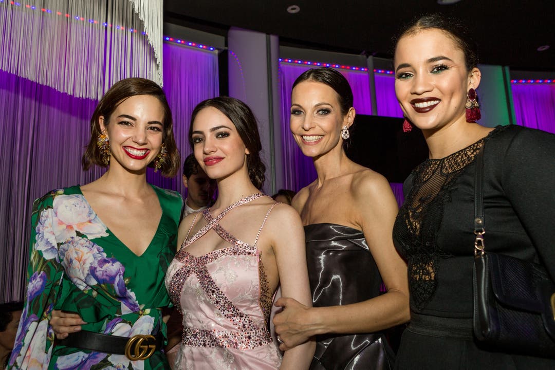 Miss-Schweiz-Wahl 2018 Die Ex-Missen Laetitia Guarino (2014), Anita Buri (1999) und Whitney Toyloy (2008) mit Jastina Doreen.