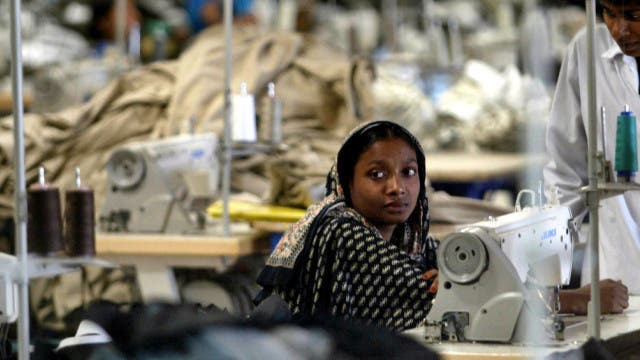 Die gesetzlichen Mindestlöhne in der Textilindustrie liegen oft unter der Armutsgrenze.