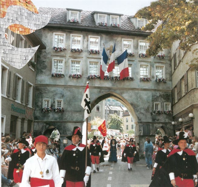 Cordulazünfter vor dem Franzosenhaus – aus dem «Buch dazu» (Badenfahrt 1997).