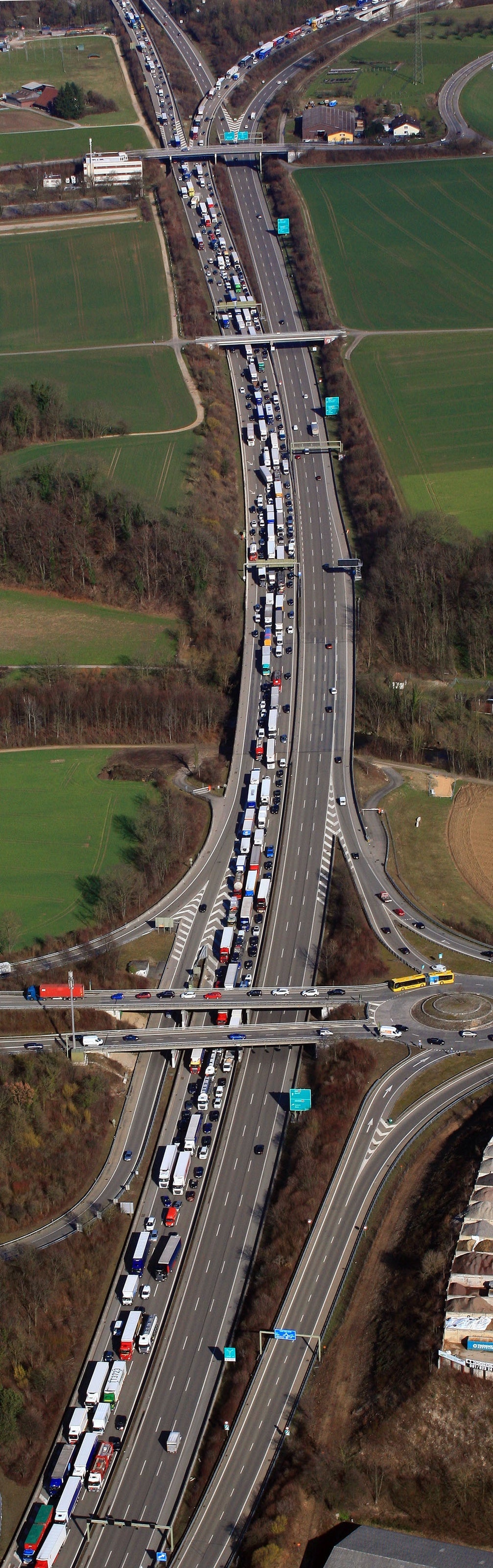 Bildstrecke - Folgen Der Autobahnsperrung Aus Der Vogelperspektive